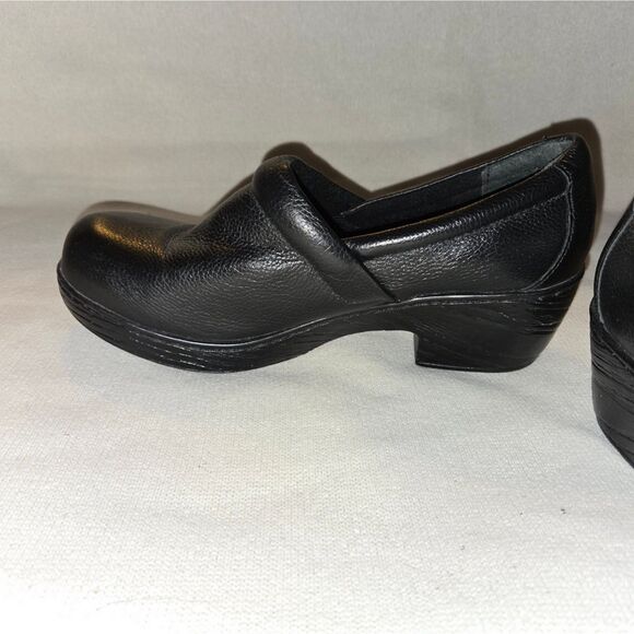 BOC Born Concept "Peggy" Black Leather Clogs, Size 8 *Fits Like a 7.5 - Picture 3 of 5